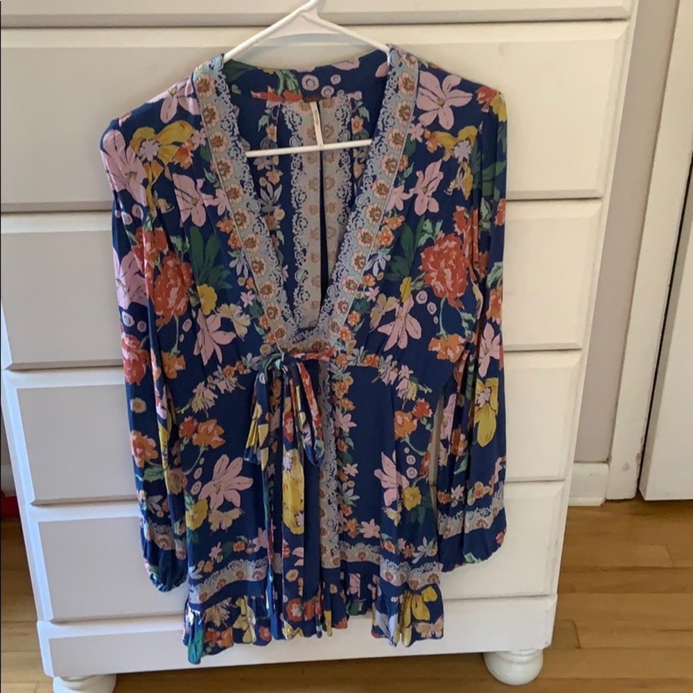 Beautiful flower print v neck top